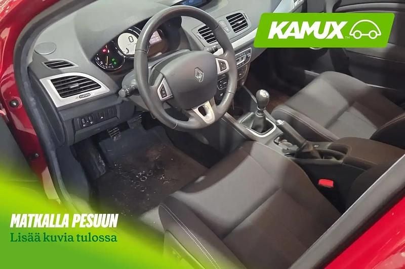 Käytetty Renault Mégane III Dynamique 131 HP (96 kW) 2012 Punainen Viistoperä