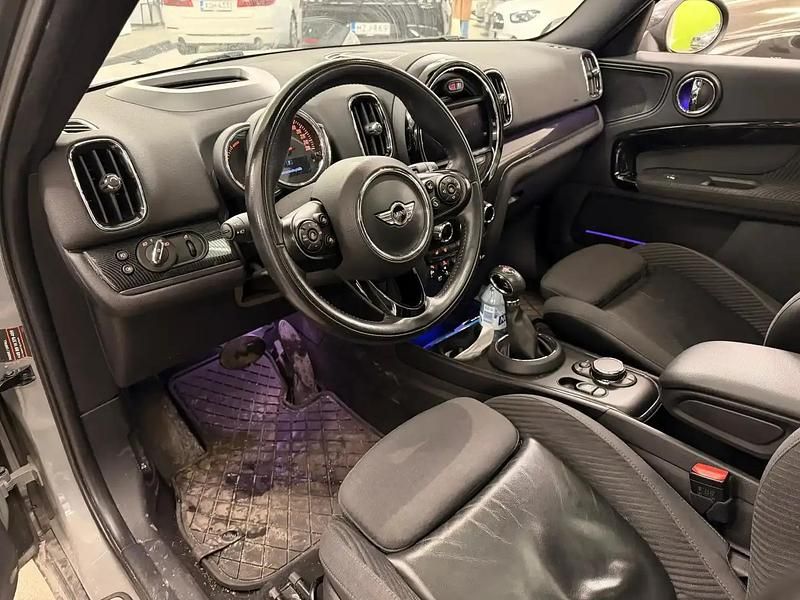 Käytetty Mini Cooper Countryman Essential 136 HP (100 kW) 2018 Hopea / harmaa Katumaasturi
