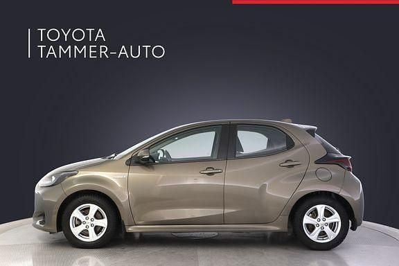 Käytetty Toyota Yaris Active 91 HP (66 kW) 2020 Ruskea (beige) Viistoperä