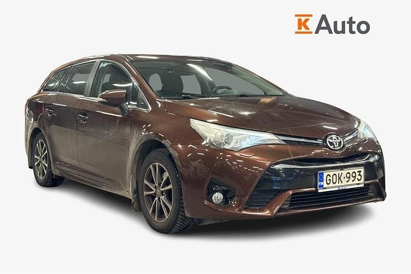 Käytetty Toyota Avensis Multidrive S 147 HP (108 kW) 2016 Ruskea (beige) Tila-auto