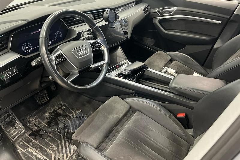 Käytetty Audi e-tron Advanced Plus 300 kW (408 HP) 2019 Hopea Katumaasturi