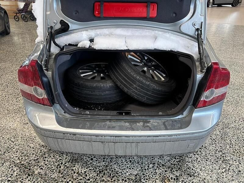 Käytetty Volvo S40 Momentum 140 HP (102 kW) 2007 Harmaa Sedan