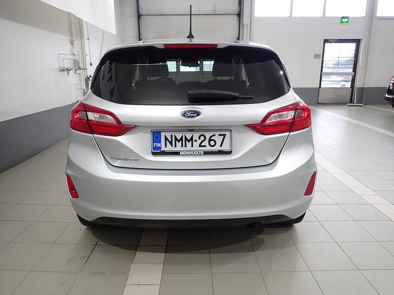 Käytetty Ford Fiesta Trend+ 125 HP (91 kW) 2000 Valkoinen Viistoperä