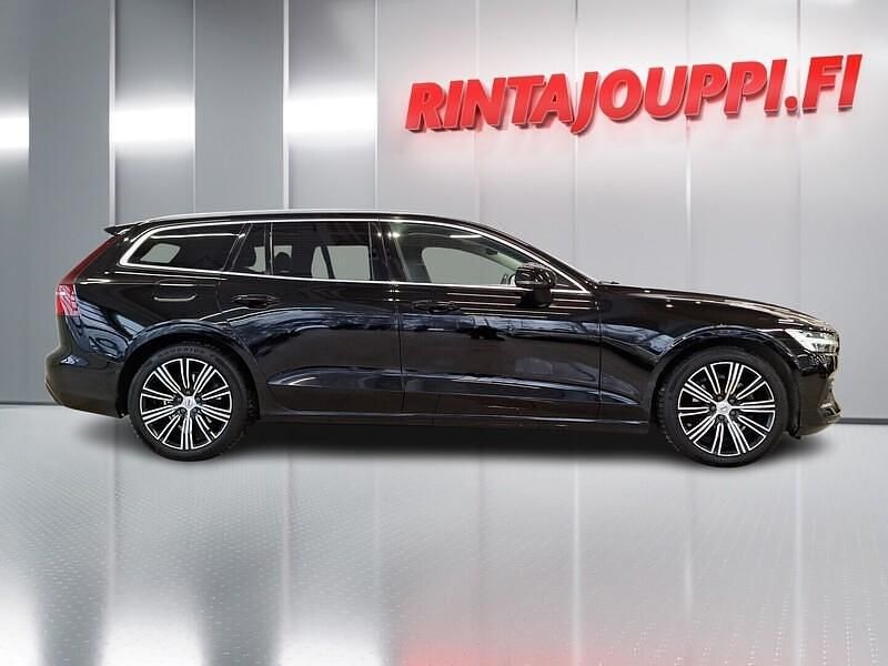 Käytetty Volvo V60 Inscription 150 HP (110 kW) 2020 Musta Farmari