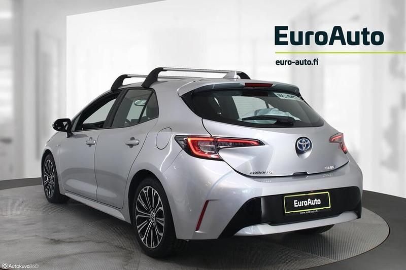 Käytetty Toyota Corolla Style 98 HP (72 kW) 2021 Hopea Viistoperä