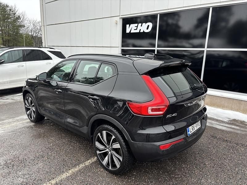 Käytetty Volvo XC40 Plus 169 kW (231 HP) 2022 Musta Katumaasturi