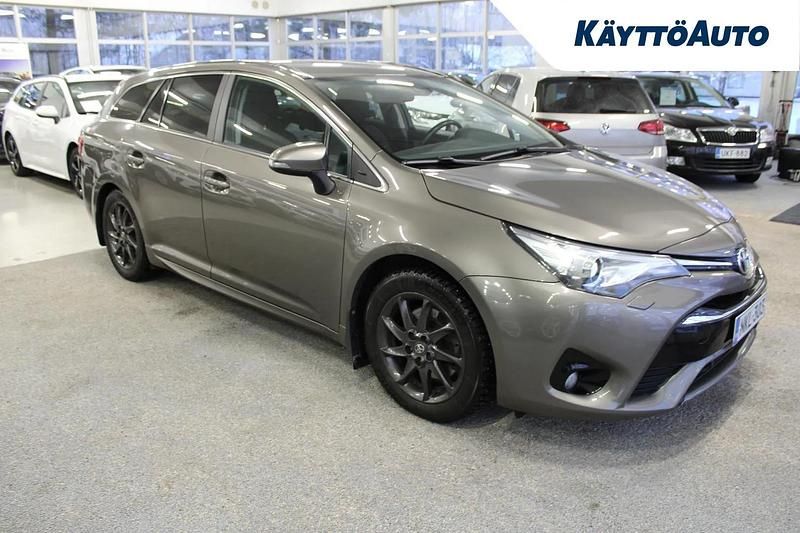 Käytetty Toyota Avensis Active 143 HP (105 kW) 2016 Harmaa Farmari