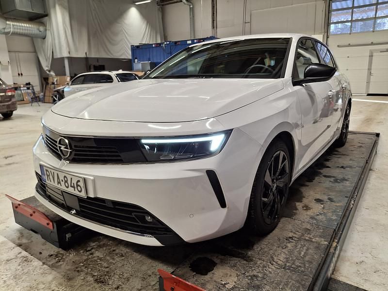 Käytetty Opel Astra Innovation 180 HP (132 kW) 2023 Valkoinen Viistoperä