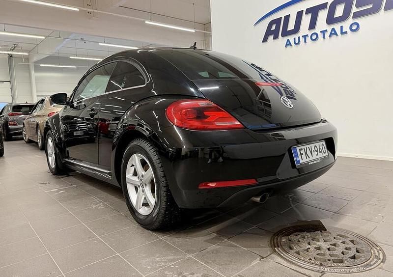 Käytetty VW Beetle Design 105 HP (77 kW) 2013 Musta Viistoperä