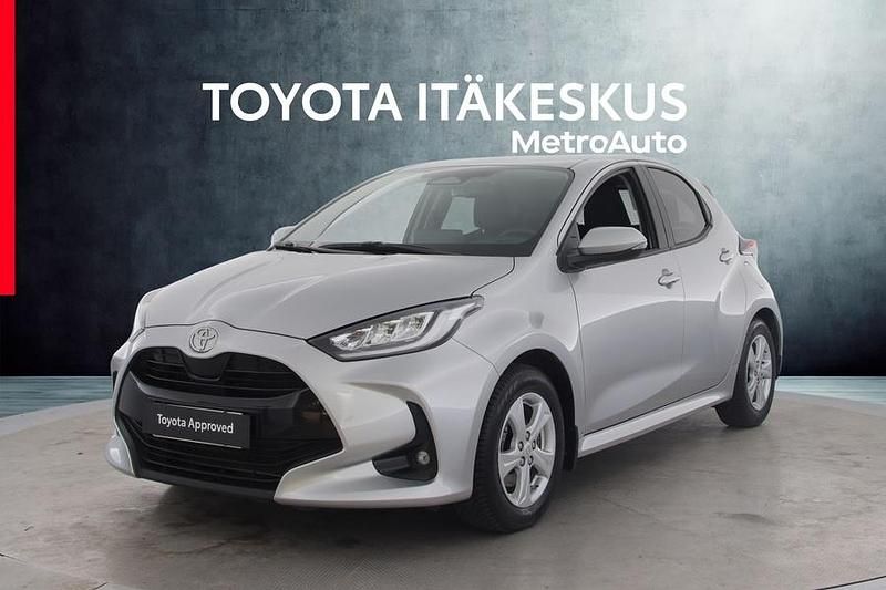 Hopea Käytetty 2024 Toyota Yaris Hybrid Plus Viistoperä | 22 490 € (Hyvä tarjous) - Kuva 1/4