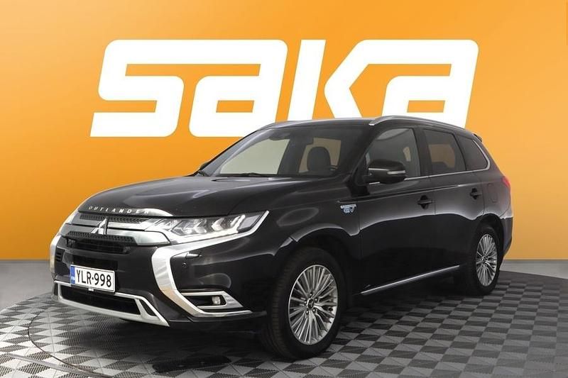 Käytetty Mitsubishi Outlander P-HEV Instyle 163 HP (119 kW) 2019 Katumaasturi