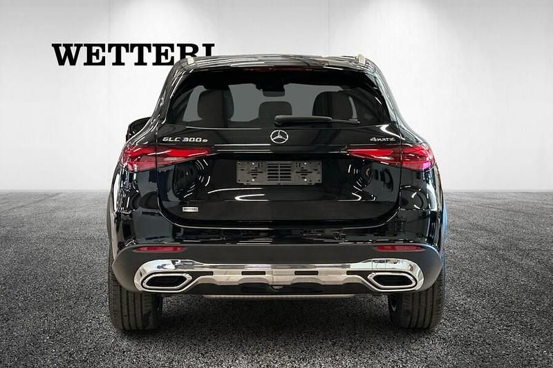 Käytetty Mercedes GLC300e Premium 313 HP (230 kW) 2024 Musta Katumaasturi