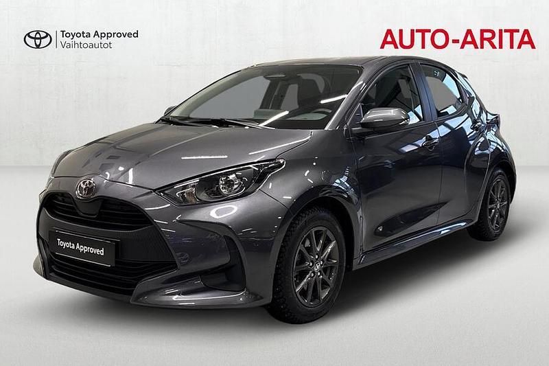 Harmaa Käytetty 2024 Toyota Yaris Hybrid Active Viistoperä | 22 970 € (Perustarjous) - Kuva 1/4