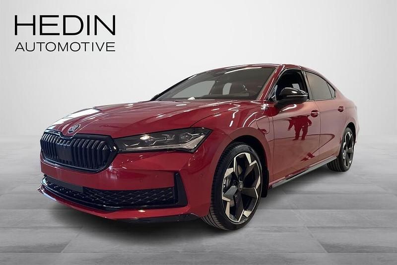 Punainen Uusi 2025 Skoda Superb SportLine Sedan | 50 700 € (Hieman kallis) - Kuva 1/4