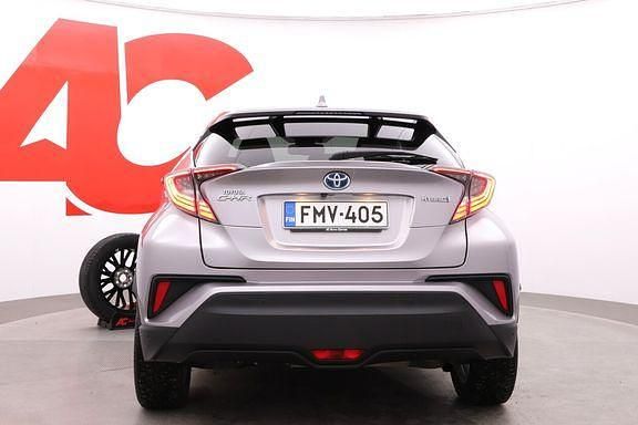 Käytetty Toyota C-HR Premium 122 HP (89 kW) 2017 Hopea Katumaasturi