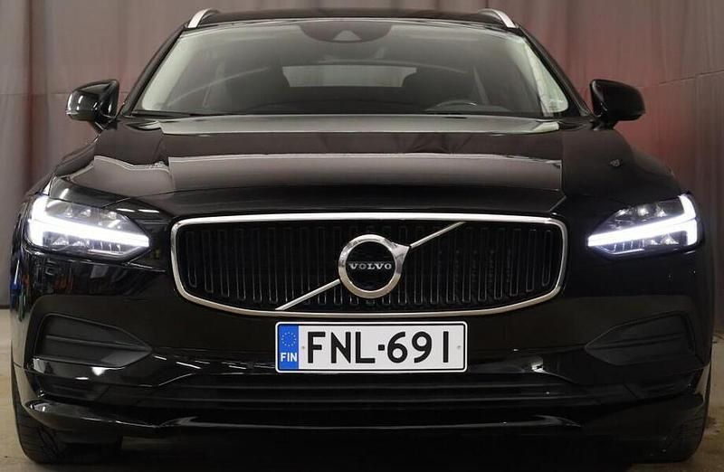 Käytetty Volvo V90 Business Edition 150 HP (110 kW) 2019 Musta Farmari