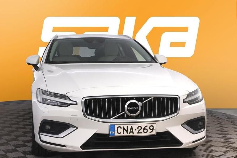 Käytetty Volvo V60 Business Edition 190 HP (139 kW) 2020 Farmari