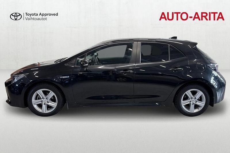 Käytetty Toyota Corolla Active 122 HP (89 kW) 2021 Musta Viistoperä