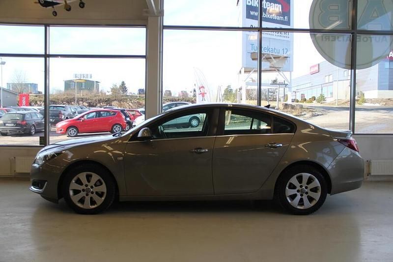 Käytetty Opel Insignia 170 HP (125 kW) 2014 Vihreä Sedan