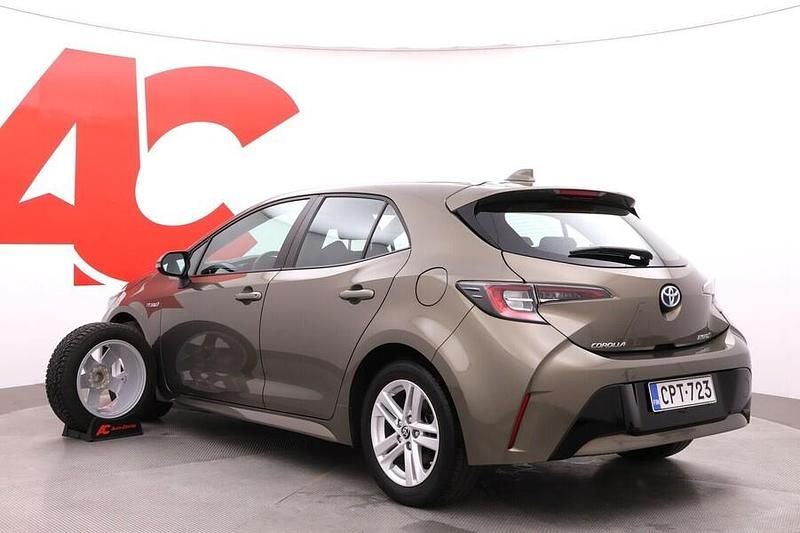 Käytetty Toyota Corolla Active 122 HP (89 kW) 2021 Ruskea (beige) Viistoperä