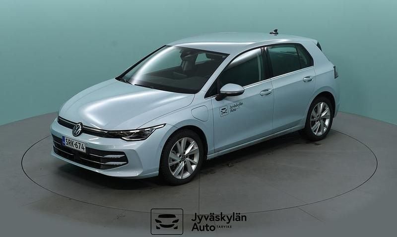 Käytetty VW Golf VIII Style 204 HP (150 kW) 2025 Sininen Viistoperä