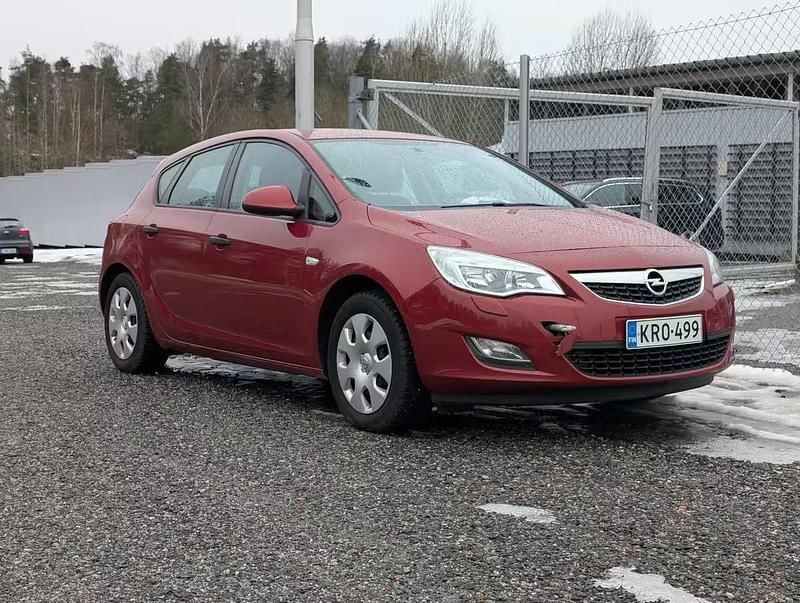 Käytetty Opel Astra Enjoy 120 HP (88 kW) 2012