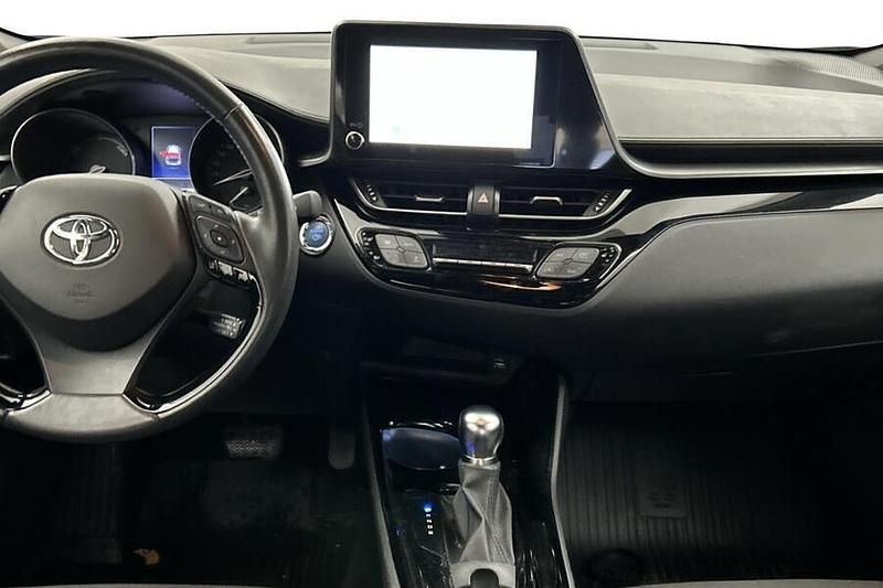Käytetty Toyota C-HR Business Edition 122 HP (89 kW) 2022 Katumaasturi