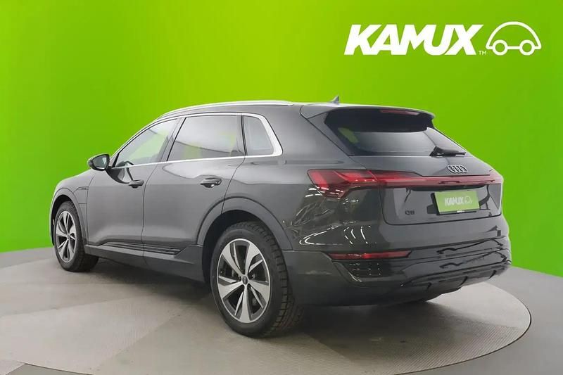 Käytetty Audi Q8 e-tron Advanced 250 kW (340 HP) 2024 Hopea / harmaa Katumaasturi