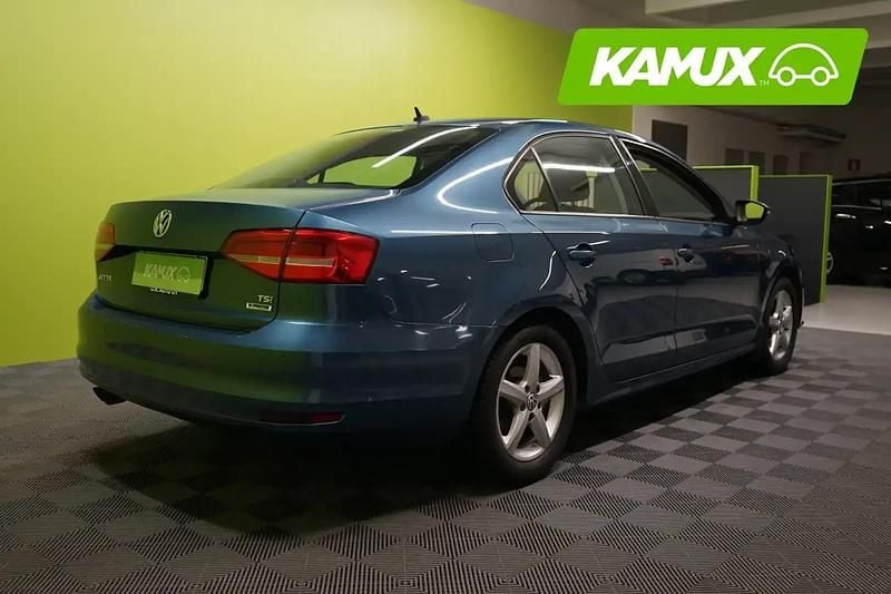 Käytetty VW Jetta Comfortline 125 HP (91 kW) 2015 Sininen Sedan