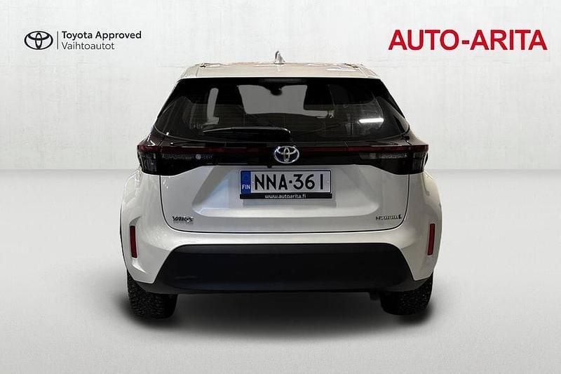 Käytetty Toyota Yaris Cross Active 116 HP (85 kW) 2023 Valkoinen Katumaasturi