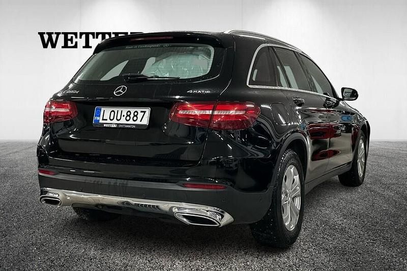 Käytetty Mercedes GLC220 Edition 170 HP (125 kW) 2018 Musta Katumaasturi