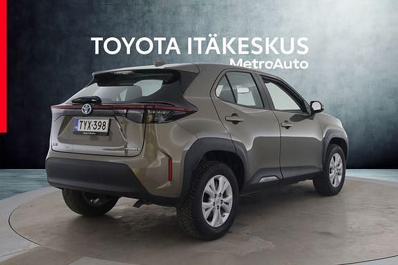 Käytetty Toyota Yaris Cross Active 116 HP (85 kW) 2024 Ruskea (beige) Katumaasturi