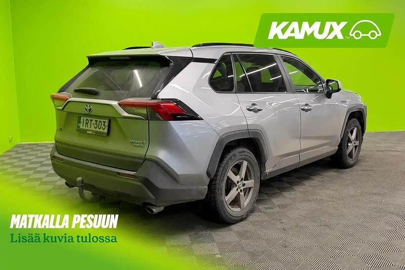 Käytetty Toyota RAV4 Hybrid Premium 178 HP (130 kW) 2021 Hopea / harmaa Katumaasturi