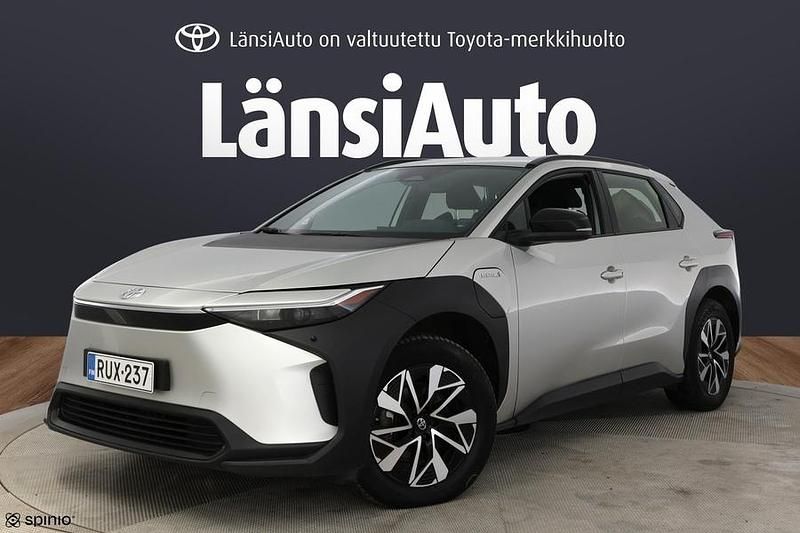 Käytetty Toyota bZ4X Active 160 kW (218 HP) 2023 Katumaasturi