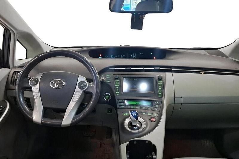 Käytetty Toyota Prius Premium 99 HP (72 kW) 2010 Valkoinen Viistoperä