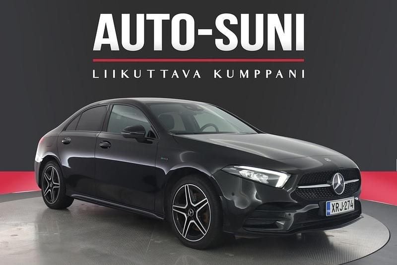 Musta Käytetty 2020 Mercedes A250 Business Sedan | 21 600 € (Perustarjous) - Kuva 1/3