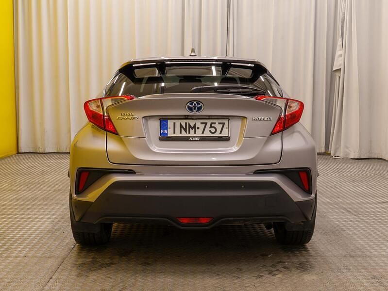 Käytetty Toyota C-HR Premium 98 HP (72 kW) 2017 Katumaasturi