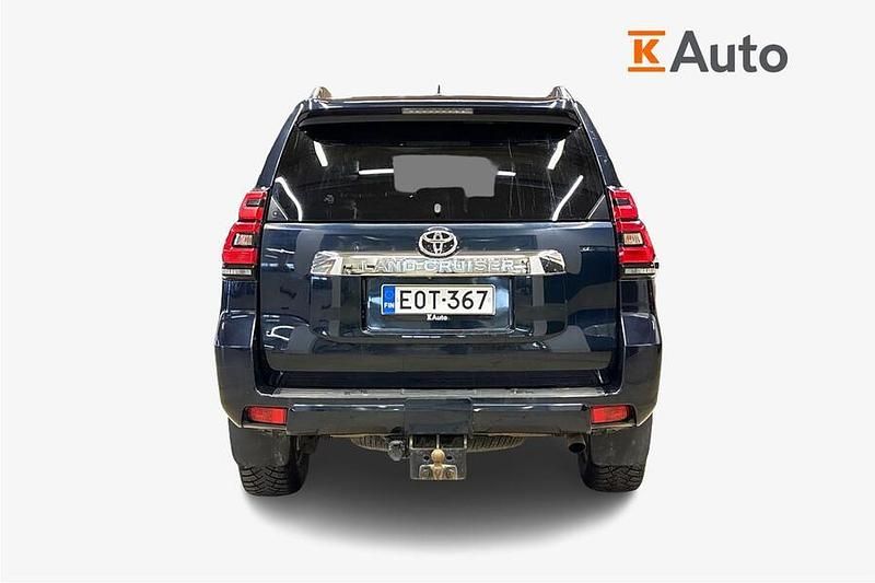 Käytetty Toyota Land Cruiser Active 177 HP (130 kW) 2018 Met. sininen Katumaasturi