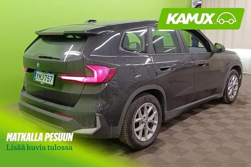 Käytetty BMW iX1 Comfort Edition 230 kW (313 HP) 2023 Musta Katumaasturi