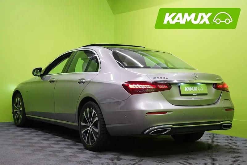 Käytetty Mercedes E300 Avantgarde 211 HP (155 kW) 2021 Hopea / harmaa Sedan