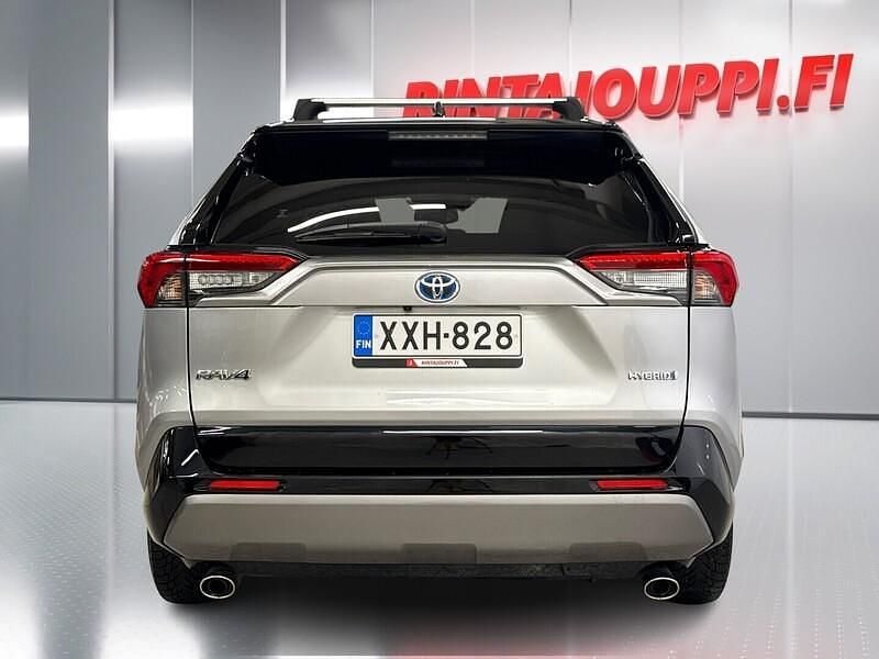 Käytetty Toyota RAV4 Hybrid Style 218 HP (160 kW) 2020 Hopea Katumaasturi