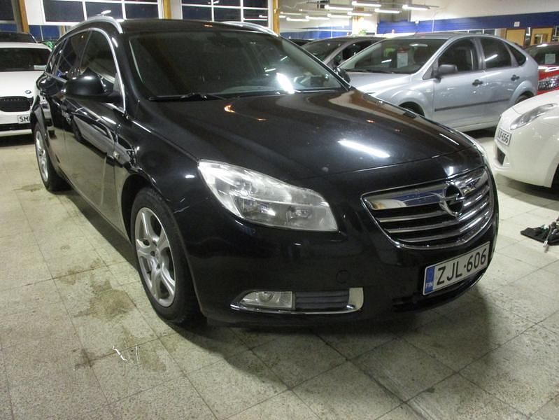 Käytetty Opel Insignia Edition 140 HP (102 kW) 2012 Musta Farmari