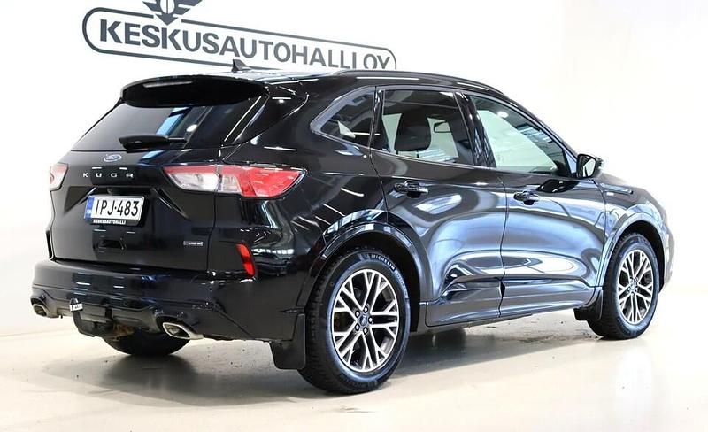 Käytetty Ford Kuga ST-Line X 190 HP (139 kW) 2022 Musta Katumaasturi