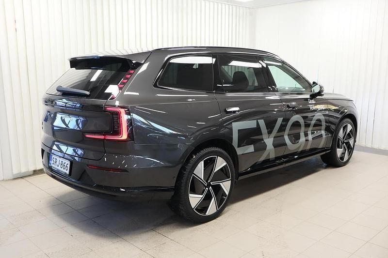 Käytetty Volvo EX90 Performance 380 kW (517 HP) 2025 Harmaa Katumaasturi