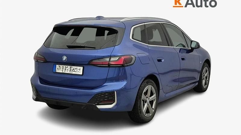 Käytetty BMW 225 Active Tourer M Sport 241 HP (177 kW) 2024 Met. sininen Tila-auto