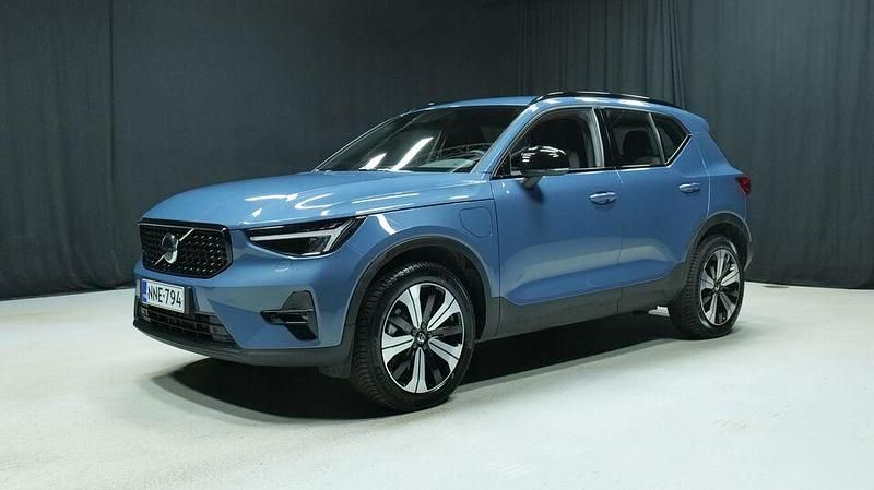 Sininen Käytetty 2023 Volvo XC40 Plus Katumaasturi | 38 400 € (Perustarjous) - Kuva 1/3