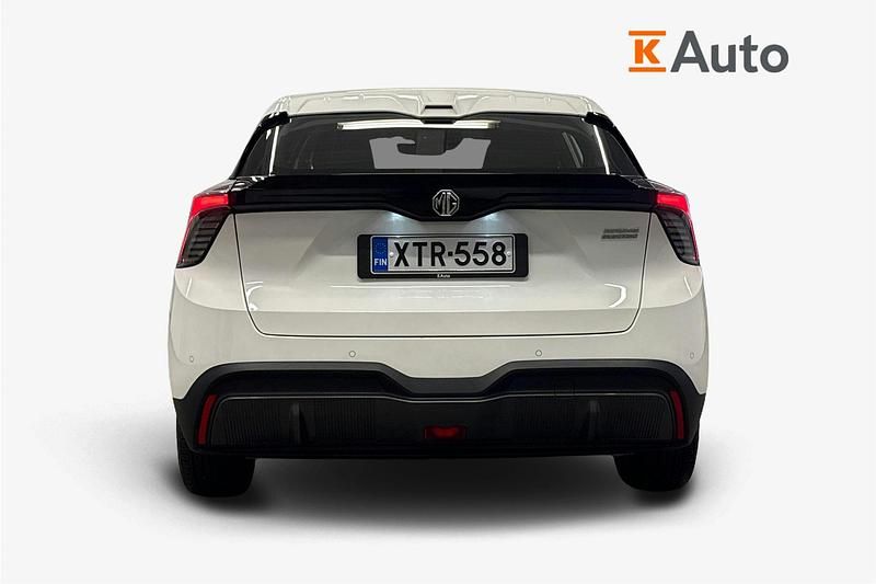 Käytetty MG MG4 EV 125 kW (170 HP) 2023 Valkoinen Viistoperä