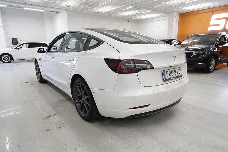 Käytetty Tesla Model 3 Standard Range 211 kW (287 HP) 2020 Sedan