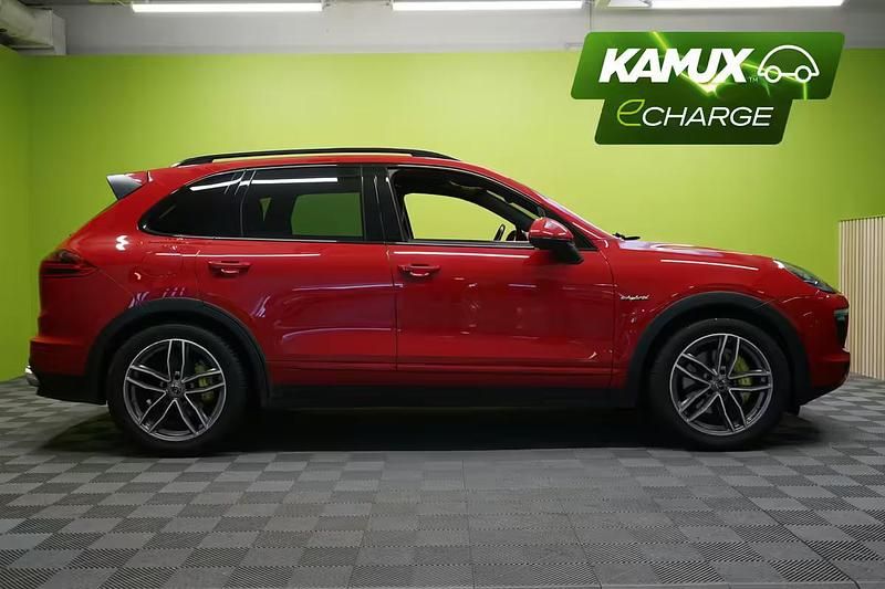 Käytetty Porsche Cayenne S E-Hybrid 333 HP (244 kW) 2015 Punainen Katumaasturi