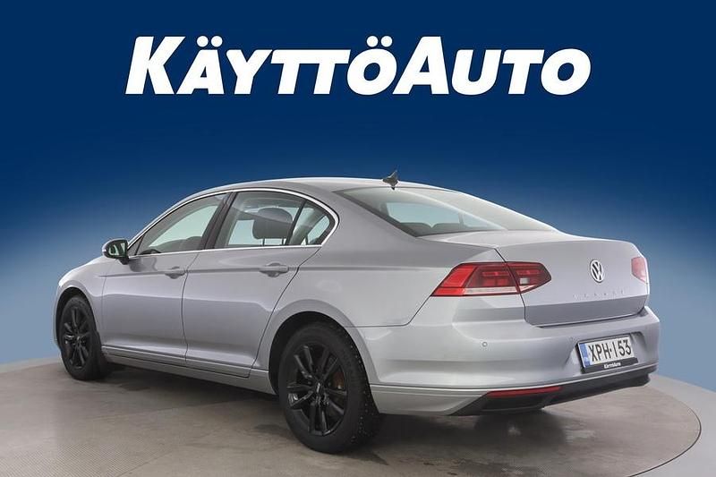 Käytetty VW Passat Style 150 HP (110 kW) 2020 Sininen Sedan